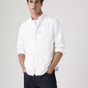 Like New! Levi's Classic One Pocket Standard Fit Oxford Button Up Shirt